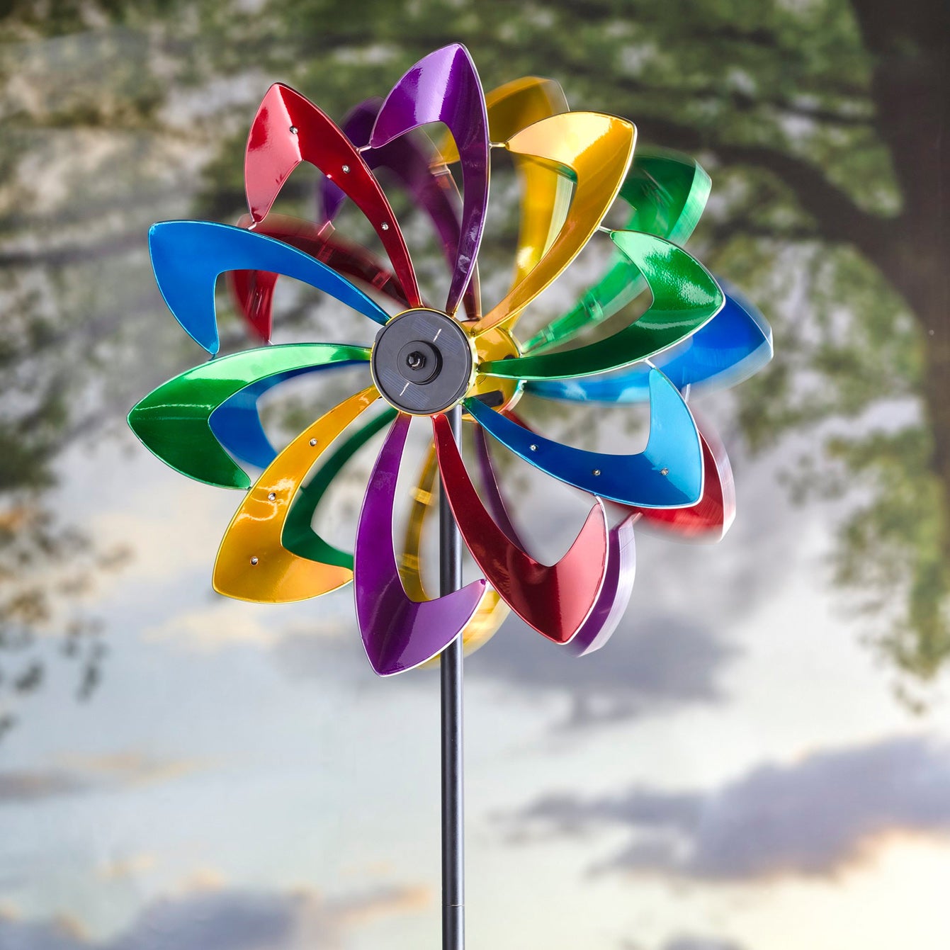 LED Flower Metal Kinetic Solar Wind Spinner