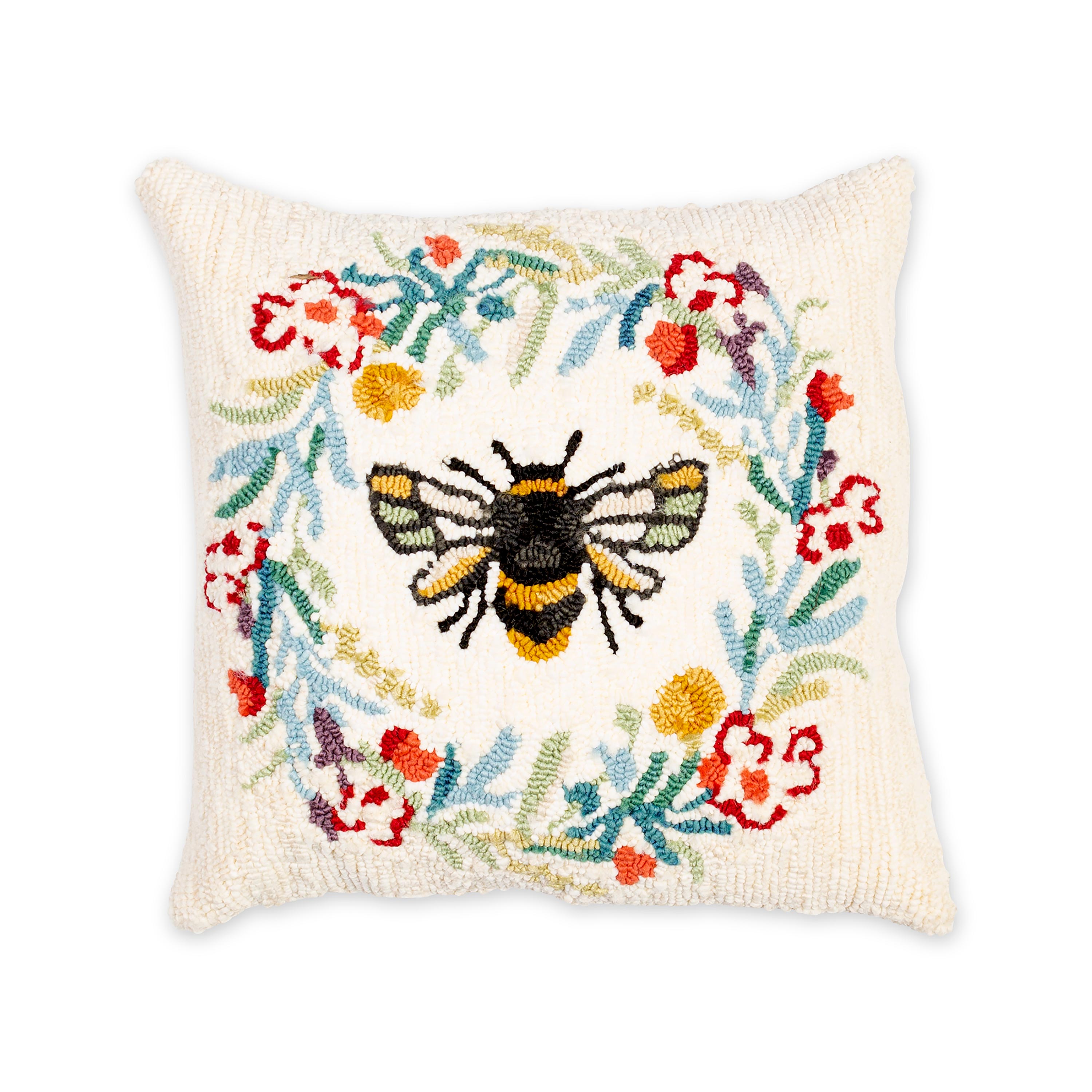 Indoor/Outdoor Hooked Polypropylene Buzz Honey Bee Throw Pillow