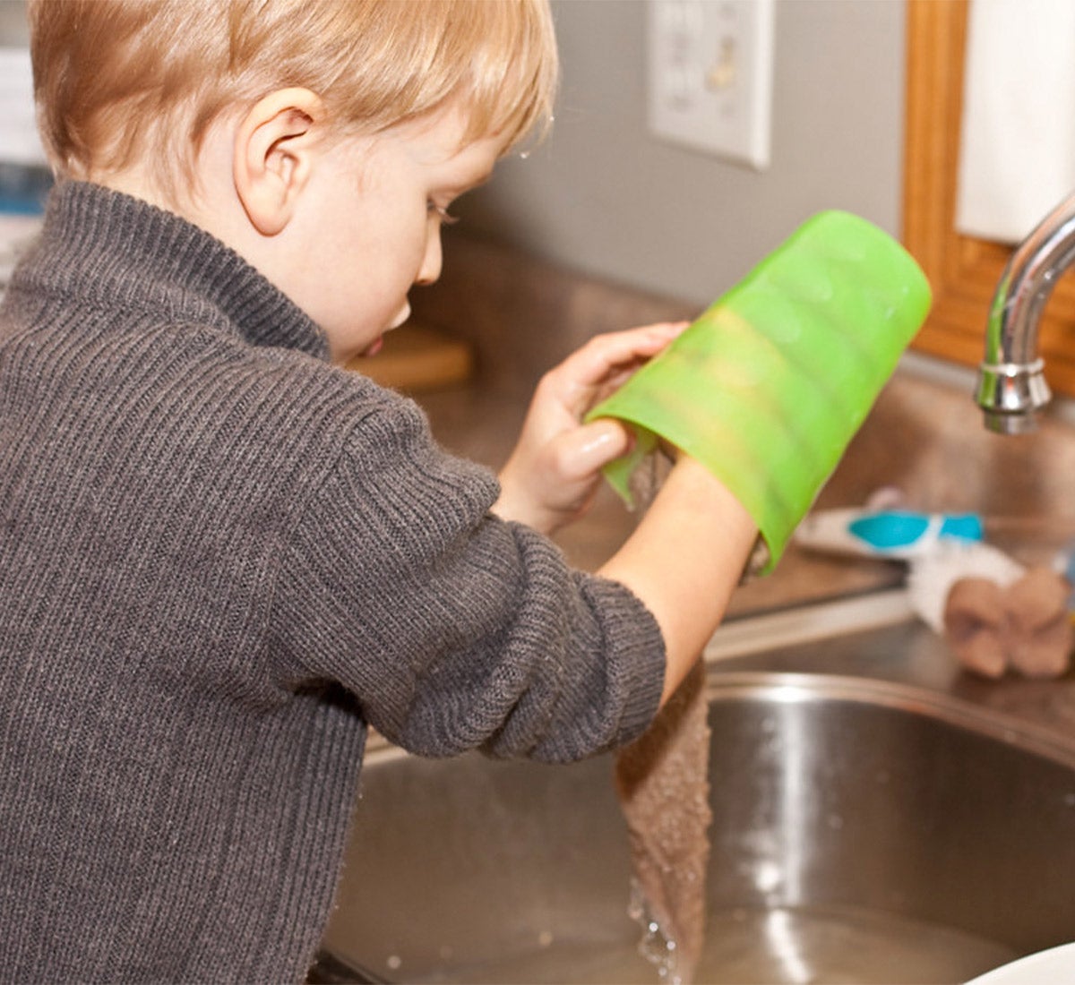 child cleaning