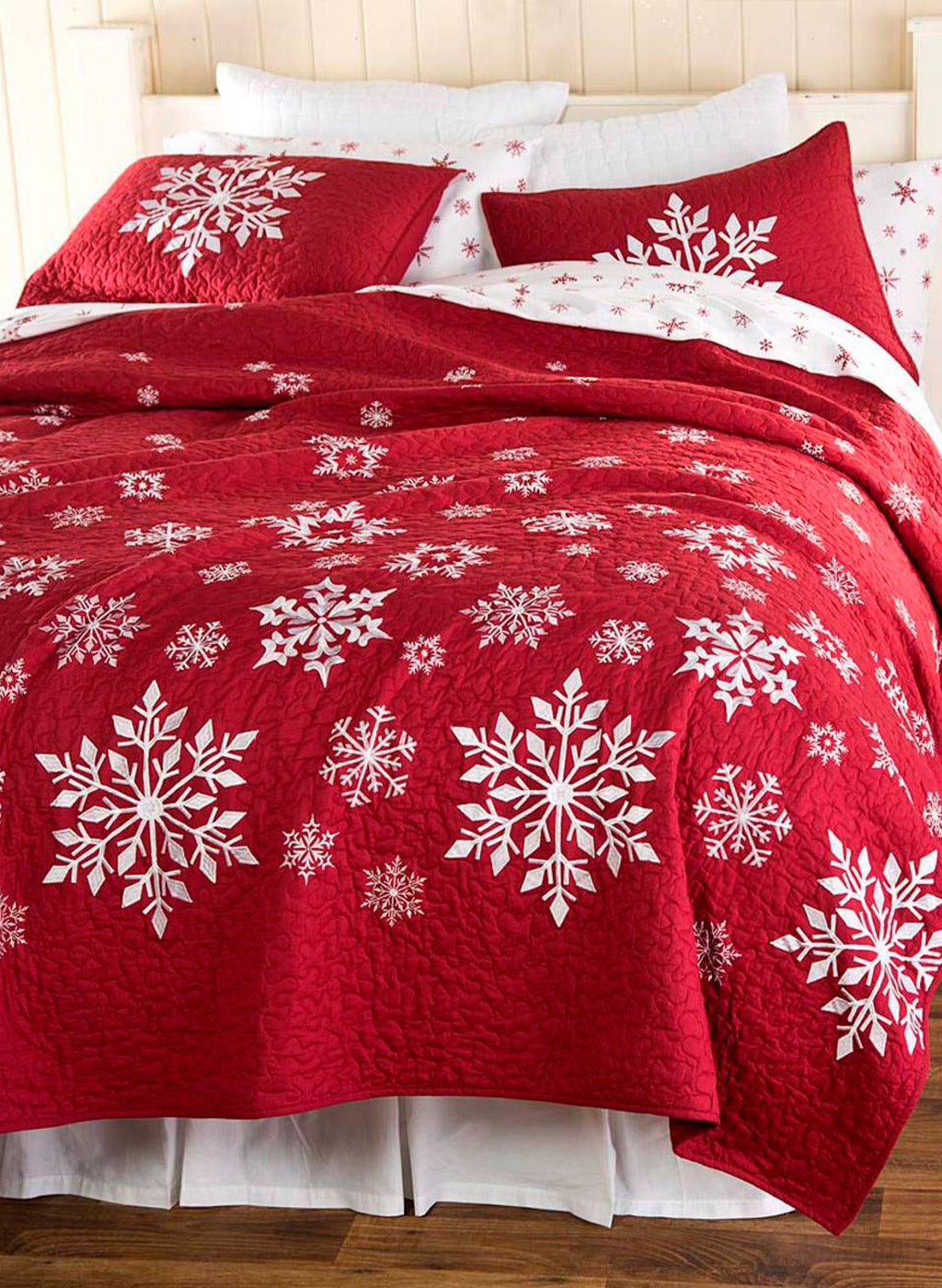 Falling Snow Embroidered Quilt Set