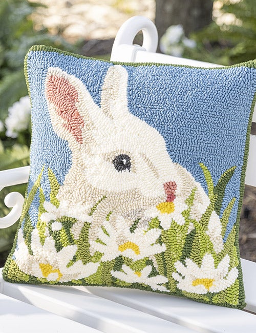 Indoor/Outdoor Hooked Polypropylene Bunny Throw Pillow