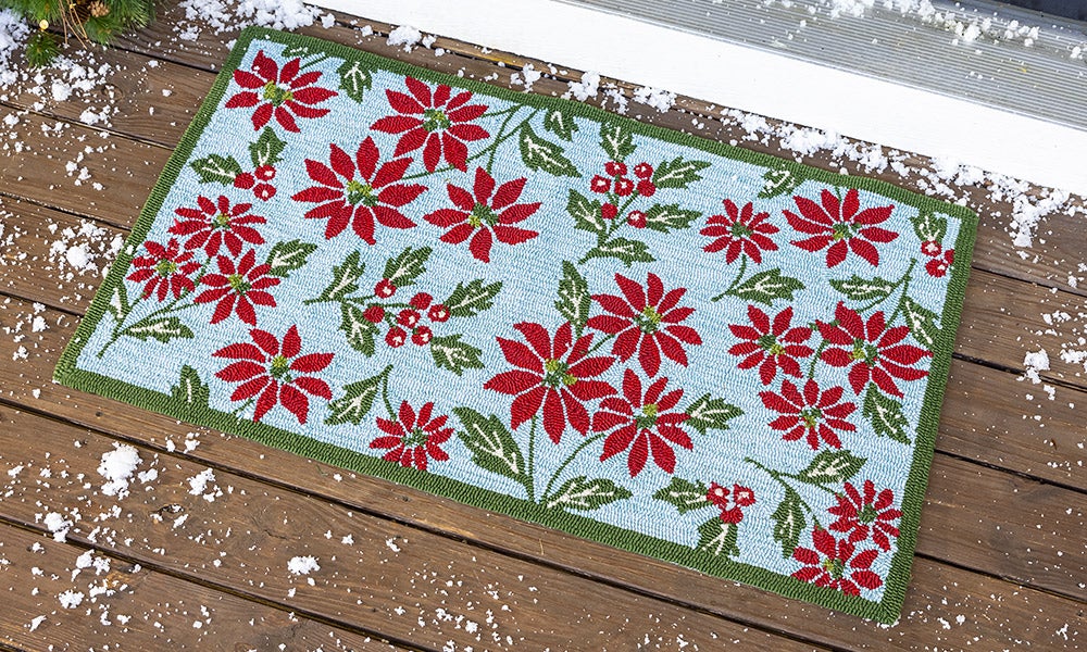 Indoor/Outdoor Poinsettia Hooked Polypropylene Accent Rug