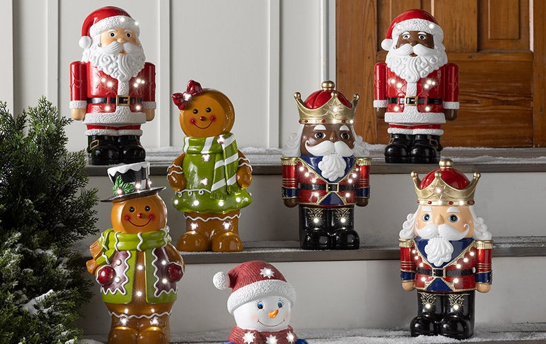 SHOP OUTDOOR CHRISTMAS DECORATIONS >